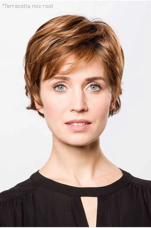 Συνθετική περούκα Belle Madame: Ilona mono SF, μπροστινή όψη. Συνθετική περούκα Belle Madame: Ilona mono SF, μπροστινή όψη.