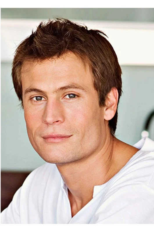 Ανδρικό ποστίς Cosmo Hair Manager Top: MT-Lace φορεμένο τουπέ Ανδρικό ποστίς Cosmo Hair Manager Top: MT-Lace φορεμένο τουπέ