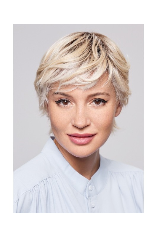 Το αόρατο Lace Front της Maia Galaxy Gfh προσφέρει απόλυτα ρεαλιστική γραμμή μαλλιών στο μέτωπο. Το αόρατο Lace Front της Maia Galaxy Gfh προσφέρει απόλυτα ρεαλιστική γραμμή μαλλιών στο μέτωπο.
