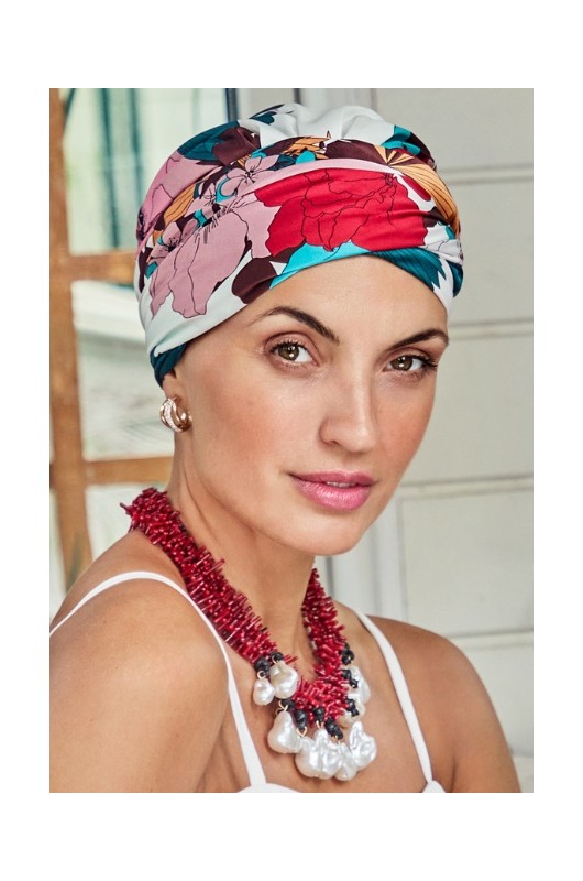 Der beeindruckende Turban HocSapphire Boho Floral Fusion besticht durch sein intensives florales Muster in leuchtenden Farben. Der beeindruckende Turban HocSapphire Boho Floral Fusion besticht durch sein intensives florales Muster in leuchtenden Farben.