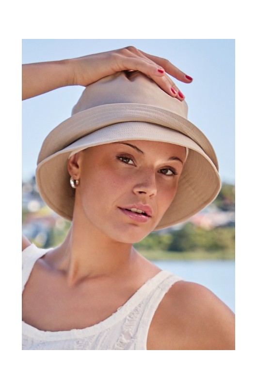 Tο κομψό καπέλο ηλίου HocVera Desert Vibes (Bucket Hat) διαθέτει φαρδύ γείσο για απόλυτη προστασία Tο κομψό καπέλο ηλίου HocVera Desert Vibes (Bucket Hat) διαθέτει φαρδύ γείσο για απόλυτη προστασία