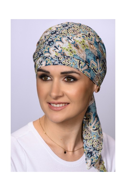 Das kühle Kopftuch Cara Viscoza VC/42 aus 100% Viskose, mit zwei Bindebändern und einem wunderschönen blau-grünen Muster. Das kühle Kopftuch Cara Viscoza VC/42 aus 100% Viskose, mit zwei Bindebändern und einem wunderschönen blau-grünen Muster.