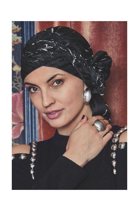 Das beeindruckende Stirnband wird mit Clips befestigt und bietet Volumen ohne Styling-Aufwand. Das beeindruckende Stirnband wird mit Clips befestigt und bietet Volumen ohne Styling-Aufwand.