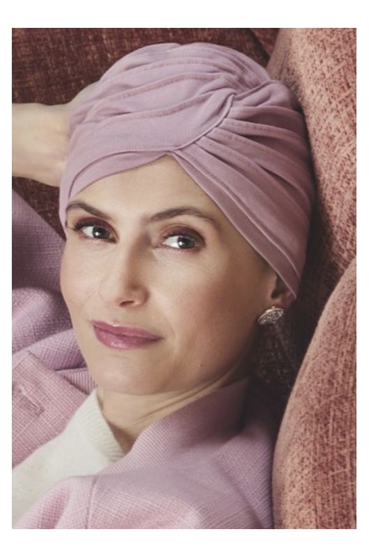 Das elegante Kopftuch Christine HocMisa Woodrose mit Criss-Cross-Design, das das Gesicht harmonisch einrahmt. Das elegante Kopftuch Christine HocMisa Woodrose mit Criss-Cross-Design, das das Gesicht harmonisch einrahmt.