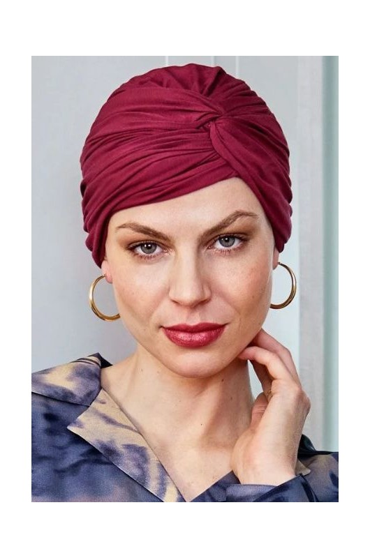 Das brandneue Kopftuch Christine HocJoyo Red Plum mit dem beeindruckenden gedrehten Knoten auf der Vorderseite. Das brandneue Kopftuch Christine HocJoyo Red Plum mit dem beeindruckenden gedrehten Knoten auf der Vorderseite.