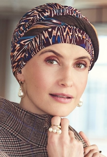 Das elegante Kopftuch Christine HocShakti Ikat Mystery mit dem halbintegrierten Stirnband.