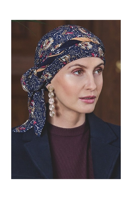 Die langen Bänder können für einen freien, unbeschwerten Boho-Stil locker gelassen werden.