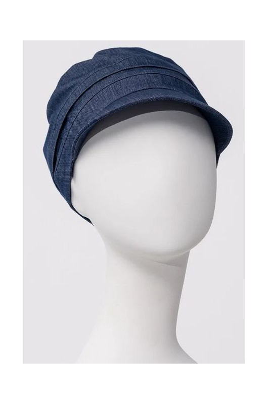 Der elegante, gebogene Schirm bietet zuverlässigen Schutz vor der Sonne.